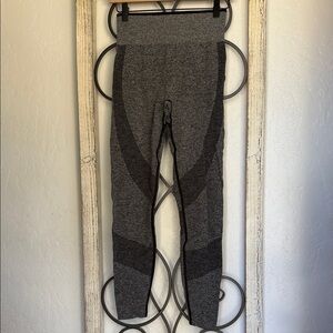 Pink Victoria’s Secret | Gray and Black Seamless Leggings | Size Small